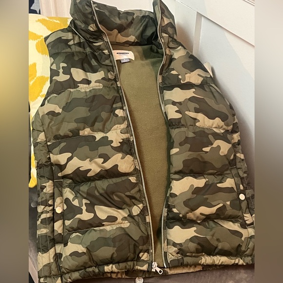 Old Navy Jackets & Blazers - Old navy camo fleece lined puffer vest small